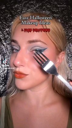 Halloween makeup ideas • Fake blood • Fake Scratches Halloween Makeup Blood, Blood Makeup, Vampire Makeup Halloween, Fake Makeup, Halloweenský Makeup, Creepy Makeup, Vampire Bride, Vampire Makeup