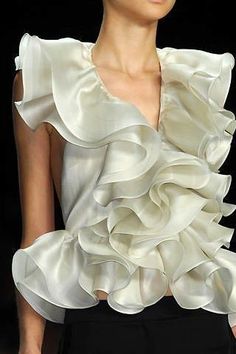 Peter Som, Fashion Moments, Elegante Casual, Bill Blass, Feb 7, Mode Inspo, White Fashion, Couture Dresses, Fashion History