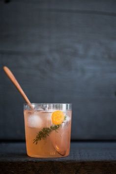 10 Non-Alcoholic Cocktails That Aren't Too Sweet — Pinterest Rhubarb Shrub, Best Non Alcoholic Drinks, Mojito Recept, Virgin Cocktails, Vegetable Drinks