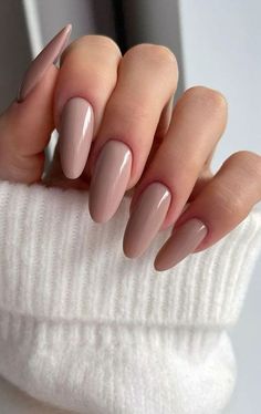 Embrace the season with simple yet stylish fall nail designs for 2024! Featuring warm tones and minimalist patterns, these nails are perfect for a cozy, autumnal look. 🍂 Ideal for everyday wear, these designs offer elegance with ease. Discover your new favorite fall nails today! #FallNails #SimpleNailArt #AutumnStyle Neutral Almond Nails Classy Brown, Light Brown Nude Nails, Beige Pedicure, Brown Beige Nails, Beige Nails Ideas, Nail Beige, Boss Nails, Ongles Beiges, Everyday Nails