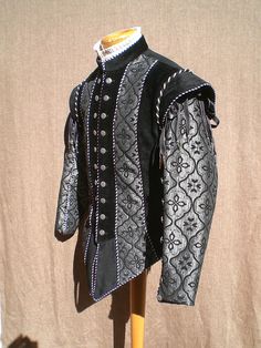 Prince Of Denmark, Elizabethan Costume, Ren Faire Outfits, Tudor Fashion, Tudor Costumes, Open Sleeves, Royal Prince