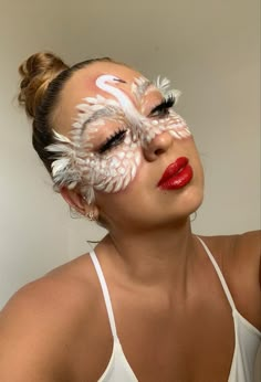 Swan Makeup Look, Mascarade Makeup, Feather Makeup, Masquerade Mask Makeup, Swan Makeup, Bird Makeup, Futuristic Makeup, Skin Tone Makeup, Mask Makeup