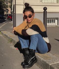 90s combat boots outfits Converse Outfits, 600 Followers, Doc Martens Outfit, Outfit Trends, Instagram Outfits, Emo Girls, Winter Mode, Mode Online, Autumn Outfit