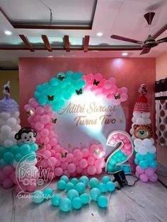 balloon decorations and balloons in the shape of animals for a baby's first birthday party