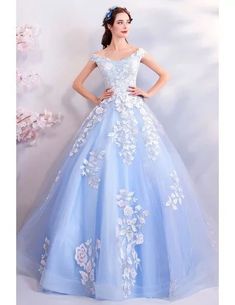 Quinceñera Ideas, Dream Daughter, Light Blue Prom, Prom Dress Ball Gown, Blue Ball Gown, Light Blue Prom Dress, Princess Prom Dresses, Blue Ball Gowns, Blue Prom Dress