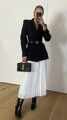 Pleated Skirt Fall Outfit, Tweed Outfit Women, Lydia Tomlinson, Velvet Pleated Skirt, Pleated Skirt Outfit, Skirt Outfits Fall, Pleated Long Skirt