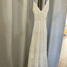 Nwt Women’s Florabella White Long ‘Esprit’ Dress. Multiple Sizes Available. Vintage Flowy White Dress, White Summer Dress Long Bohemian, White Cottagecore Maxi Dress, Chiffon Lace Maxi Dress, Whote Lace Flowy Dress, Bohme Dresses White, Flowy White Dress Cheap, White Country Chic Dress, White Boots Maxi Dress