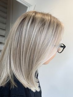 Winter Blonde Hair Straight, Blonde Hair With Ash Lowlights, Blonde With Ash Lowlights, Summer Blonde Hair With Lowlights, Blonde Shadow Root, Best Blonde Hair, Bright Blonde Hair, Beige Blond, Summer Blonde Hair