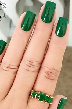 Summer Nails 2023, Nail Paint Shades, Metallic Nail Polish, Elegant Nail Art, Green Nail Polish, Green Nail, Nail Polish Art, Dope Nail Designs, Nails 2023