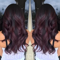 Fave. Burgundy color balayage. Need it lower tho and more at the bottom. Pelo Color Vino, Burgundy Balayage, Trendy We Fryzurach, Hair Color Burgundy, Dark Red Hair, Lilac Hair, Burgundy Hair