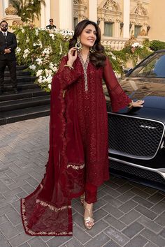 Buy Pakistani Traditional Dress with Fine Embroidery a Diaphanous Pakistani Party Dress. This Pakistani Traditional Dress comes with Floral Embroidery. Chiffon Style, Pakistani Party Wear, Beautiful Pakistani Dresses, Desi Clothes