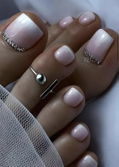 Ombre Nails Pedicure, Wedding Pedicure Ideas Bridesmaid, Toes French Tip Designs, Pretty Toe Nails Pedicures, Ombre Toes Pedicure, Nail Feet Design, Cute Toes Pedicures