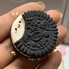 an oreo cookie with a face on it