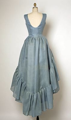 Cristobal Balenciaga, Yule Ball, Cristóbal Balenciaga, Fashion 1960s, Retro Mode, Vintage Gowns, Vintage Couture, 1960s Fashion, Mode Inspiration