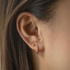 These Rose Gold Filled earrings will be your favorite everyday pairs. Our thin Huggies are true to size and will hug your ear perfectly. Great for those with smaller lobes or second piercings. Rose Gold Filled Hypoallergenic, lead and nickel free Thickness 1.2mm Inside Diameter 9mm Endless Hoop Closure #E020-RG Gold Earrings Two Holes, 2nd Ear Piercing, Second Lobe Piercing, Floating Diamond Ring, Ear Stacks, Ear Lobe Piercings, Accessory Inspo, Huggie Earrings Gold, Diamond Huggie Earrings