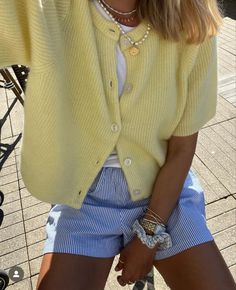 Paris Mode, Yellow Cardigan, Shein Outfits, Neue Outfits, Copenhagen Style, Looks Street Style, Stunning Outfits, Stockholm Fashion, Mode Inspo