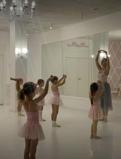 Ballet Mom, Dancer Lifestyle, Dance Aesthetic, Baby Ballet, Ballet Teacher, Ballet Beauty, Dance Dreams, Ballet Kids, Ballet Inspiration