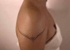 Minimal Tatoos Ideas, Dainty Lower Arm Tattoos, Minimal Lines Tattoo, Boho Back Tattoo Women, Small Underarm Tattoo Women, Best Small Tattoos For Women Classy, Body Side Tattoo, Natural Tattoo Ideas, Small Minimalist Tattoos For Women