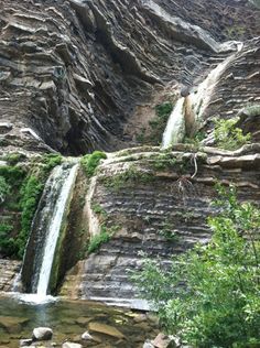 there is a small waterfall in the mountains