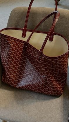 Red Goyard Tote, Burgundy Goyard, Goyard Bag Aesthetic, Red Purse Aesthetic, Goyard Aesthetic, Red Goyard, Goyard Tote Outfit, Rosé Core, Goyard Tote