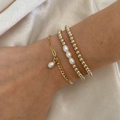 Gold Formal Jewelry, Cute Gold Bracelets, It Girl Jewelry, Cute Gold Jewelry, Pearl And Gold Jewelry, White And Gold Jewelry, Gold And Pearl Jewelry, Pretty Stacks, Bracelet Combos