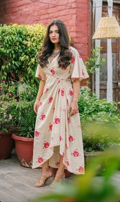 Cotton Dress Western, Temple Visit Outfit Indian, Dress For Heavy Bust, Summer Ethnic Outfits, Bday Guest Outfit, Cotton Dress Pattern Western, Cotton Dresses Summer Indian, Long One Piece Dress Indian