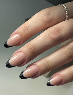 7 Fall Nail Trends for 2024 Everyone Will Be Showing Off! Black Nail Tips, Quick Nail Art, Black French Tips, Black Acrylic Nails, Fall Nail Trends, Nail Techniques, Almond Acrylic Nails, Tip Nails, Black French