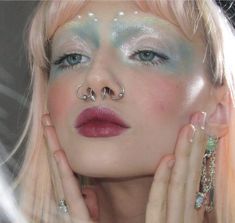 [ 〄 ] 𝚋𝚎𝚝𝚛𝚊𝚢𝚘𝚘𝚗𝚐𝚒 Short Mullet Colored Hair, Fairy Make Up Ideas, Mermaidcore Makeup, Scifi Makeup, Pearlescent Makeup, Weird Makeup Looks, Jellyfish Makeup, Eccentric Makeup, Peter Pan Kostüm