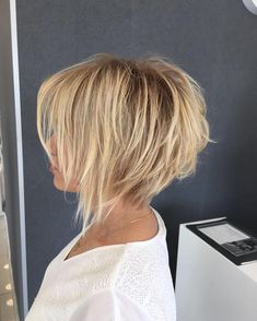 KEY KUAFÖR®️ on Instagram: "Kesim önemli ✂️ #love#blonde#instahair#haircut" Latest Bob Hairstyles, Short Haircuts With Bangs, Inverted Bob Hairstyles, Bob Hairstyles With Bangs, Choppy Bob Hairstyles, Modern Haircuts, Bob Hairstyles For Fine Hair, Penteado Cabelo Curto, Haircuts For Fine Hair