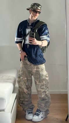 jersey, football shirt, camo pants, baggy pants, military cap, y2k, dior sunglasses, vintage shades, skater shoes, globe, big chunky sneaker, football jersey, mens fashion, corset jersey, womens fashion, 90s style, y2k street style, new york fashion, Marlon Noah, skater outfit Camo Fashion Mens, Mens Wear Street Style, New York Mens Outfits, Man Y2k Outfit, Camo Pant, 2000 Jersey Outfit, New York Streetwear Mens, Football Jersey Streetwear, Men Outfits Vintage