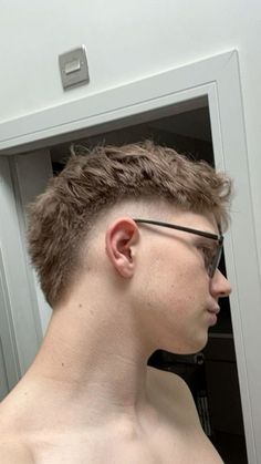 Different Mullet Styles, Good Men Haircuts, Mens Hairstyles No Fade, Modern Mullet For Straight Hair, Modern Mullet Thick Hair Men, Textured Fringe Mullet Men, Crazy Hairstyles Men, Modern Mullet Burst Fade, Mullet With Short Hair