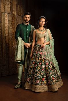 Mehndi Dress For Groom, Mehandi Outfits, Mehndi Outfit, Wedding Outfits For Groom, Wedding Couture, Lehenga Choli Wedding, Lehenga Gown, Party Wear Dress, Indian Bride Outfits