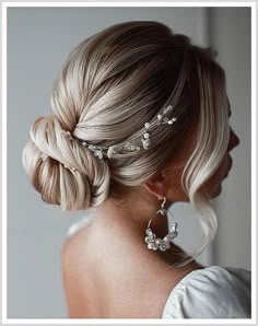 Winter Wedding Updo Bridal Hair - Just In! Fantastic ideas from leading brands to meet your supply needs. Wedding Updos For Medium Hair, Vintage Hairstyles For Long Hair, Long Hair Vine, Floral Hair Vine, Wedding Hair Vine, Wedding Updos, Extra Long Hair