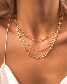 We think everyone needs a short and chunky chain in their jewelry collection. The flat beveled design of the Paloma chain catches the light for the pop of sparkle in your stack. 14K Gold Fill Length: 15.5” Make your jewelry last! Click here for jewelry care. Need a gift box? We got you. Womens Gold Necklaces, Hoco Jewelry Gold, Korean Jwellery, Gold Chain Necklace Womens, Gold Chain Necklaces, Chain Necklace Women, Prom 2022, Necklace Combo, Gold Link Necklace