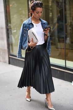 Black Pleated Midi Skirt, Skirt Diy, Pleated Long Skirt, Black Pleated Skirt, Trendy Skirts, Looks Street Style, Urban Street Style