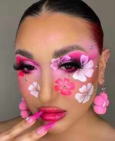 Makeup looks/ makeup ideas/ eye makeup/eye shadow looks /lips/ lipsticks/ liparts /hairstyles/ earrings /pink/ floral /spring Summer Eye Makeup, Flower Makeup, Face Art Makeup, Instagram V, Unique Makeup, Youtube Makeup, Art Makeup, Creative Eye Makeup, Crazy Makeup