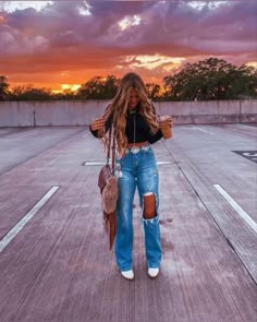 Cute Western Outfits For Concerts, Texas Outfits Summer Vacation, Concert Outfits Western, Western Outfits With Chain Belts, Semi Country Outfit, Cute Western Fair Outfits, December Country Concert Outfit, Southern Outfits Classy Summer, Cute Outfits To Wear To A Country Concert