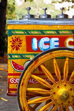 an old fashioned ice cream cart with wheels