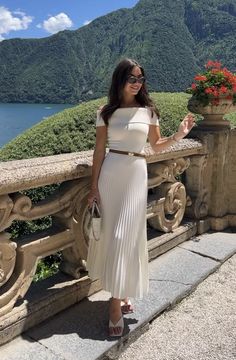 Luxe Minimalism Fashion, Feminine Classy Aesthetic, Country Club Aesthetic Black Women, Chic Cute Outfits, Elegant Vacation Outfits Classy, Summer Boss Lady Outfits, Classic Cute Outfits, Timeless Elegance Outfit, How To Dress Italian