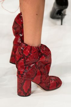 Creative Shoes, Runway Shoes, Velvet Slippers, Stunning Shoes, Animal Print Fashion, Red Boots, Couture Runway, Fall Fashion Trends, Crazy Shoes