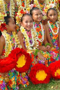 Colors Of Hawaii Hawaiian Girl Costume, Hawaii Necklace Flower, Lei Day, Hawaiian Princess, Hawaii Kids, Hawaiian Culture, Hula Girl, Aloha Hawaii, Honolulu Hawaii