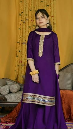 Gharara And Sharara Designs, Pakistani Dress Design Party Wear, Mehndi Dress Designs Simple, Purple Pakistani Dress, Dholki Dress, Dholki Dresses, Wadding Dress, Simple Mehndi Dresses, Fancy Dress Patterns