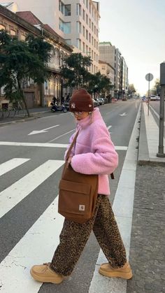 Beige Street Style, Nikita Core, Female Street Style, Outfit Curvy, Modest Casual Outfits, Visual Style, Curvy Outfits, Winter Looks