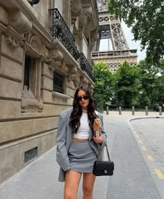 Paris Aesthetic Instagram, Paris Influencer, Paris Outfits Spring, Paris Outfits Summer, Outfits Europa, New Balance 530 Outfit, Eurotrip Outfits, Traveling Outfits