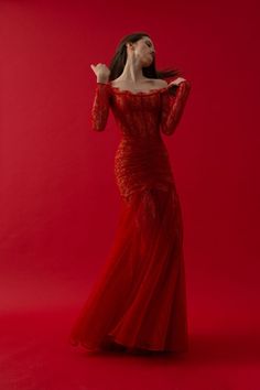 Runway Dresses Couture, Corset Lace Gown, Red Lace Gown, Winter Gowns, Feather Gown, Vintage Dress Design, Valentino Gowns, Family Tattoo, Exquisite Gowns