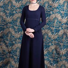 📏 Size 42 (L) 🎨 Midnight blue color ✂️Polyester crepe 🚿 machine washable at 30oC Long dress in midnight blue viscose/polyester crepe  Soft and fluid like silk, the Ann Elliott dress is a wise and sober dress.  With a cut, however, very inspired by the Regency period (England 1811-1820).  Its long, straight-cut sleeves and the waist are trimmed with tone-on-tone cotton lace.  The dress is cut flared and long, the back is slightly longer.  The back closes with a zip, the dress is cinched with t Jane Austen Style, Vintage Ball Gown, Vintage Ball Gowns, Midnight Blue Color, Regency Dress, Long Blue Dress, Regency Period, Fantasy Gowns, Empire Style