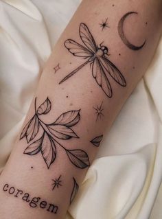 Earthy Tattoos, Boho Tattoos, Floral Tattoo Sleeve, Tasteful Tattoos, Pretty Tattoos For Women, Dragonfly Tattoo, Tattoo Feminina, Discreet Tattoos, Minimalist Tattoos