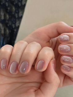 #nailartaddict Round Short Nails, Nails Subtle, Korean Nail, Natural Nail Art, Korean Nail Art, Elegant Nail Art