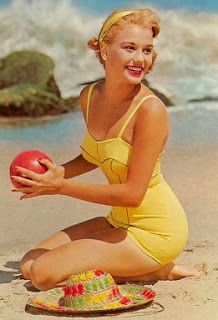 Yellow Bathing Suit, Pin Up Vintage, Vintage Swim, Vintage Swimsuit, Look Retro, Woman Sitting, Vintage Swimsuits