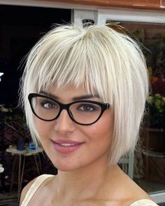 Short Textured Blonde Bob with Bangs Short Hair With Bangs Ideas, Bangs Ideas, Bob Hairstyles With Bangs, Bob Haircut With Bangs, Growing Out Short Hair Styles, Hair With Bangs, Short Choppy Hair